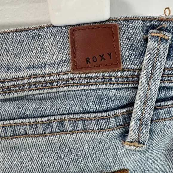 Roxy denim jean shorts size 31, embroidered Aztec,‎ stretch, beach, boho, - Picture 6 of 8